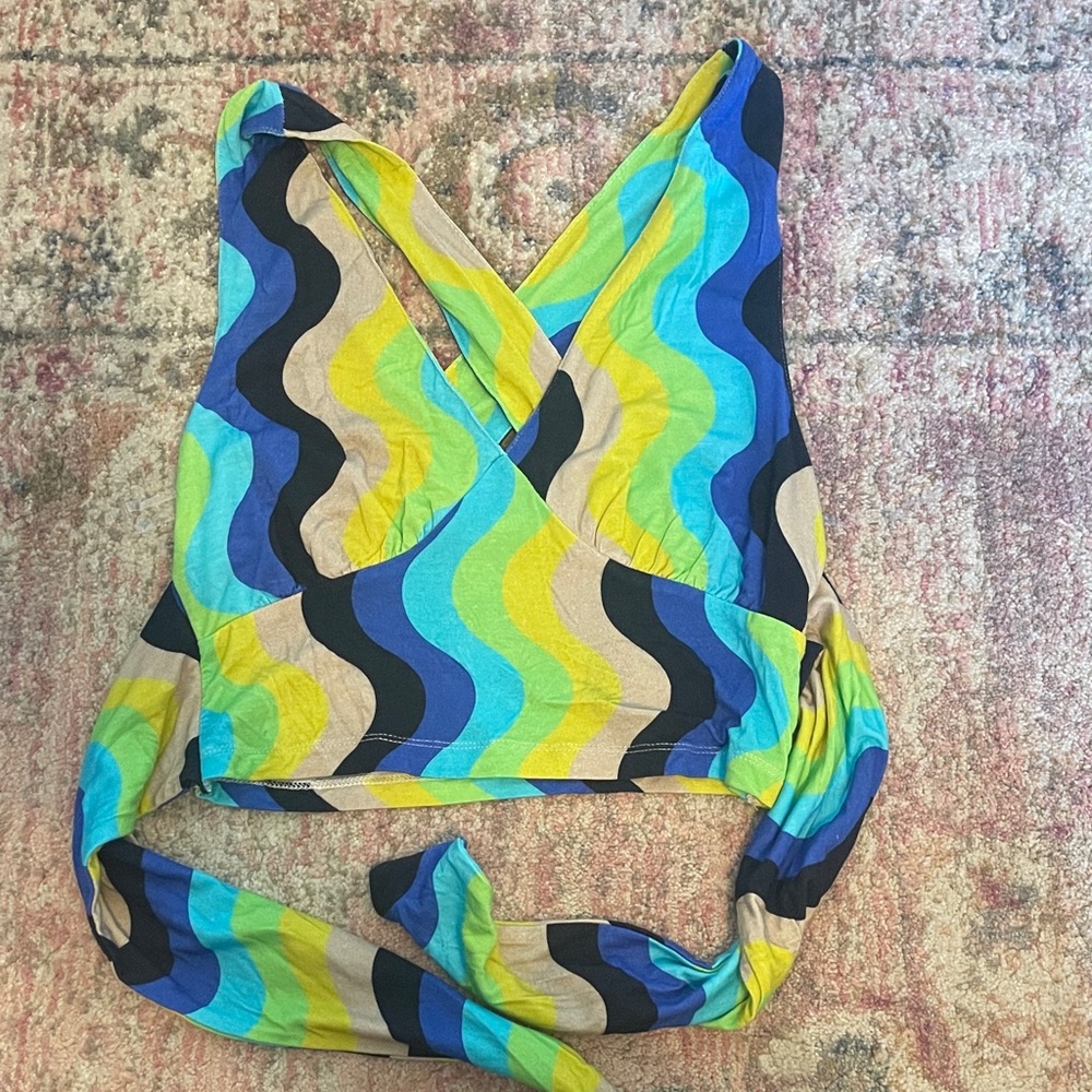 Vibrant Wave Pattern Crop Top